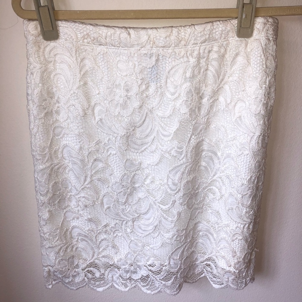 Divided White lace skirt